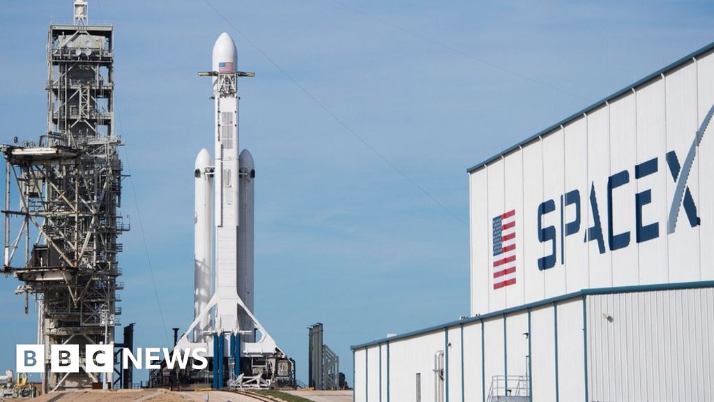 Musk makes another space tourism promise