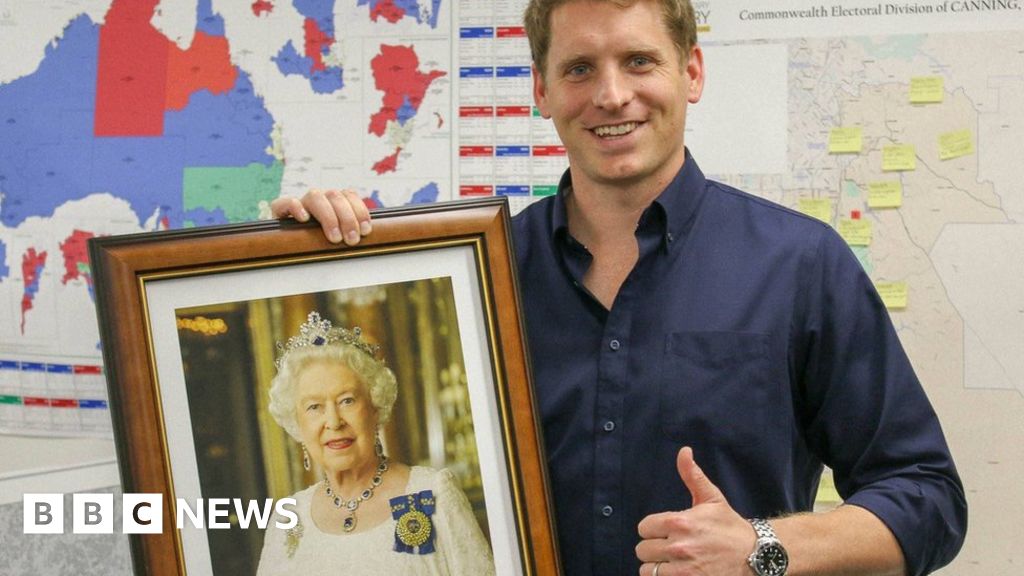 Australian Mps Field Sudden Requests For Queen Portraits Bbc News 