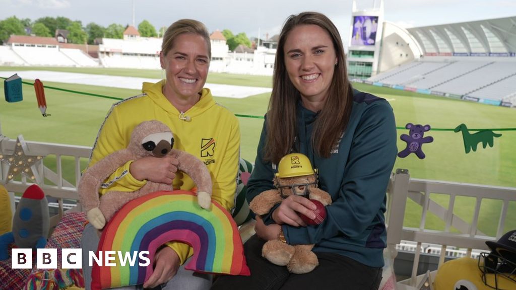 England cricketers become first LGBT couple to read CBeebies bedtime story