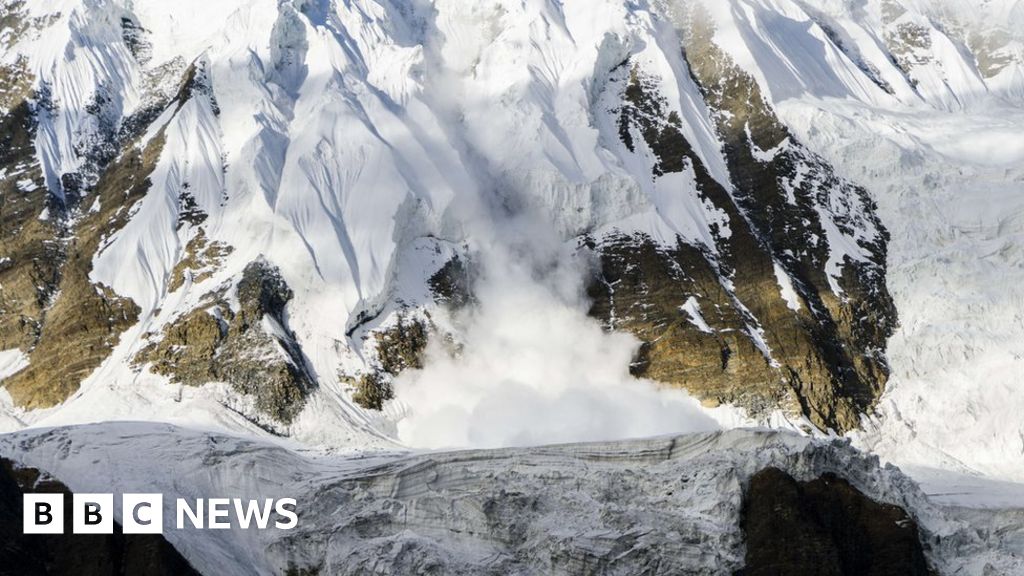 Storm kills climbers on Nepal mountain
