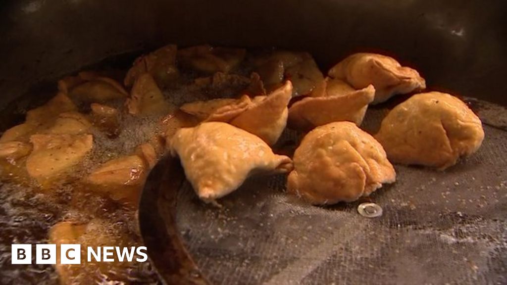 How to make a samosa - BBC News