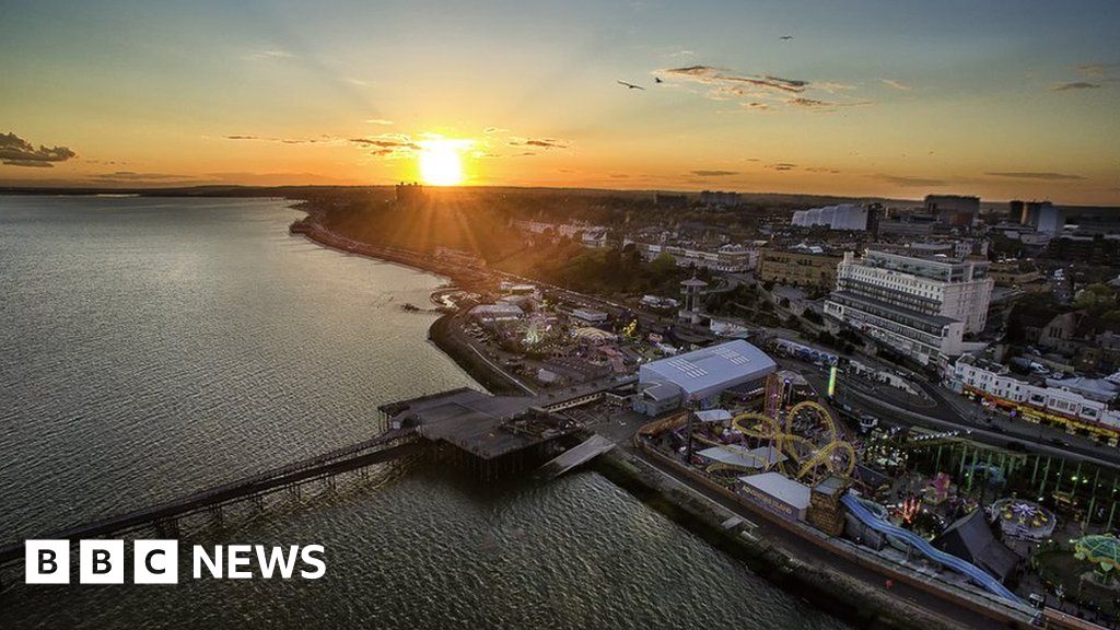 Southend councillors ditch City of Culture 2029 bid plans - BBC News