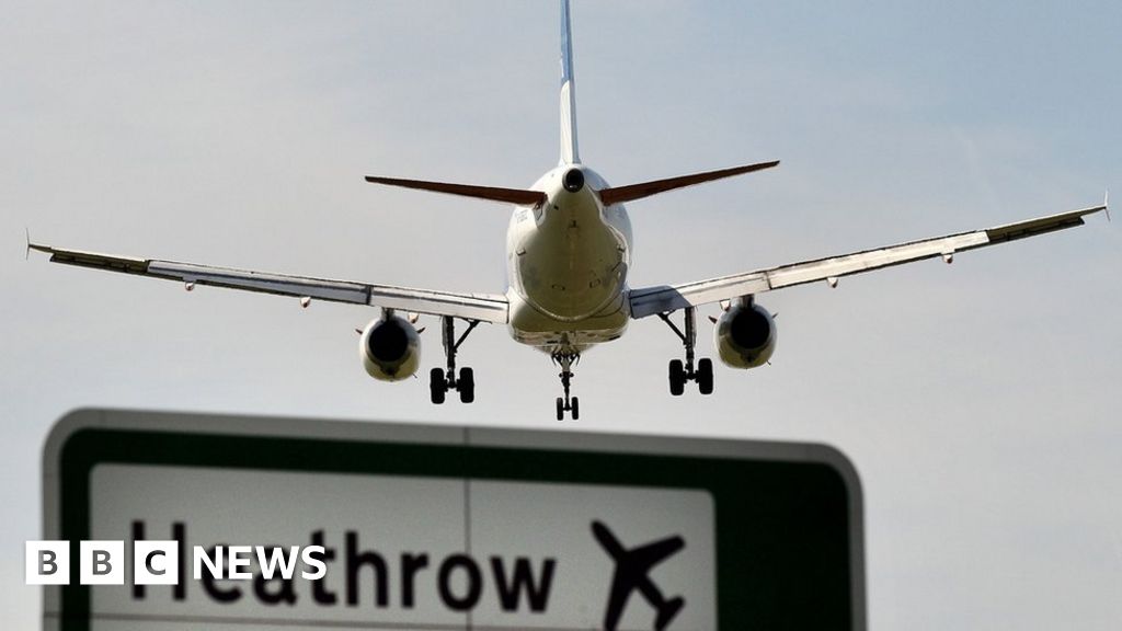 Heathrow: Passengers complain of chaos after flights cancelled