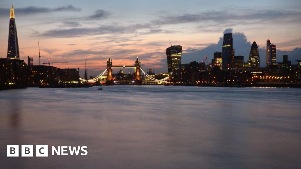 London smell Reports of 'acrid, noxious' odour across the city BBC News