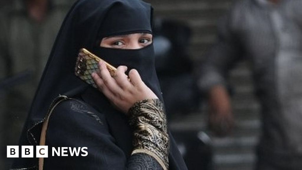 Triple Talaq India Court Bans Islamic Instant Divorce Bbc News