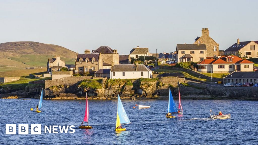 Damaged cable leaves Shetland cut off from mainland