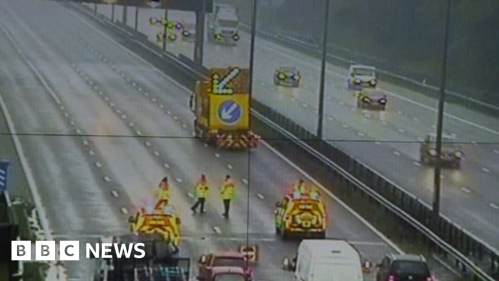 M1 Fatal Crash Driver 'thought Lorry Was Entering Her Lane' - BBC News