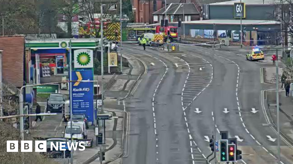 A60 Mansfield Road: Woman, 74, fatally struck by lorry on major road ...