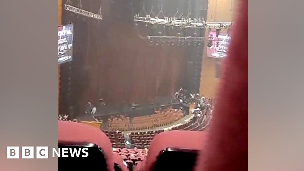 Gunmen Kill 40 at Concert Hall in Moscow