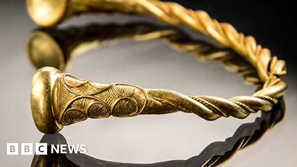 Slideshow Iron Age gold jewellery found. BBC News