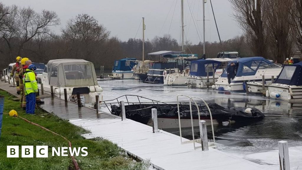 Thorpe St Andrew boat fire Man injured and vessel sinks BBC News