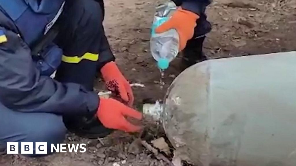 WATCH: Disposal experts defuse unexploded bomb in Ukraine