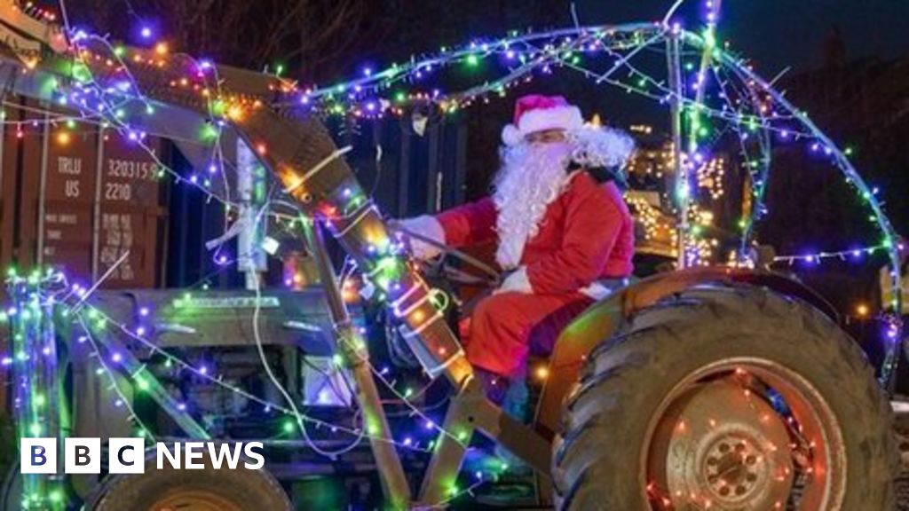 Banbury tractor run: Dozens take part in charity convoy 