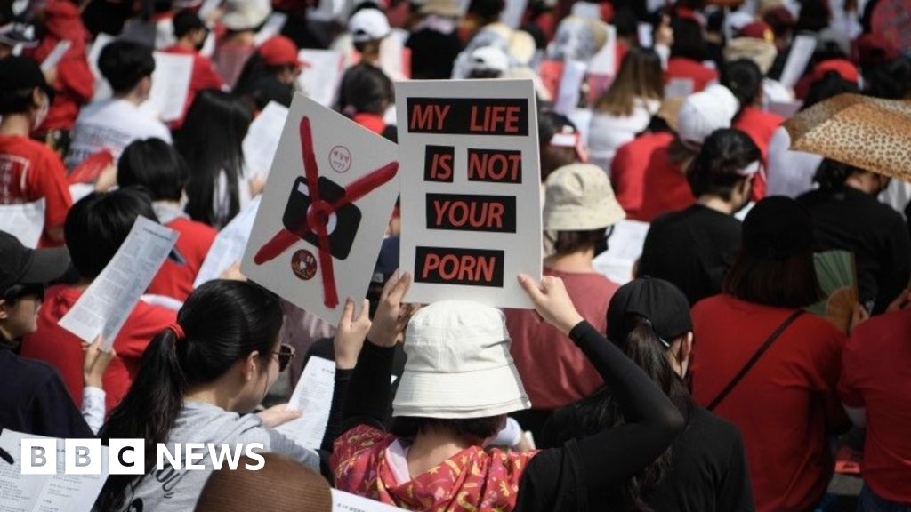 1024px x 576px - South Korean women protest in Seoul over hidden sex cameras - BBC News