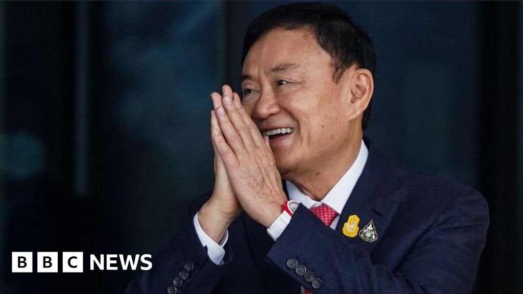 Когато избягалият бивш премиер Таксин Шинаватра направи драматичното си завръщане