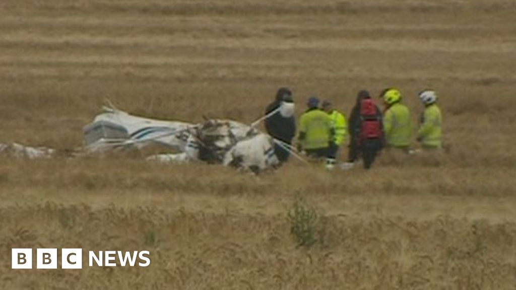 Pilot dies after plane crashes into fields in Nottinghamshire 