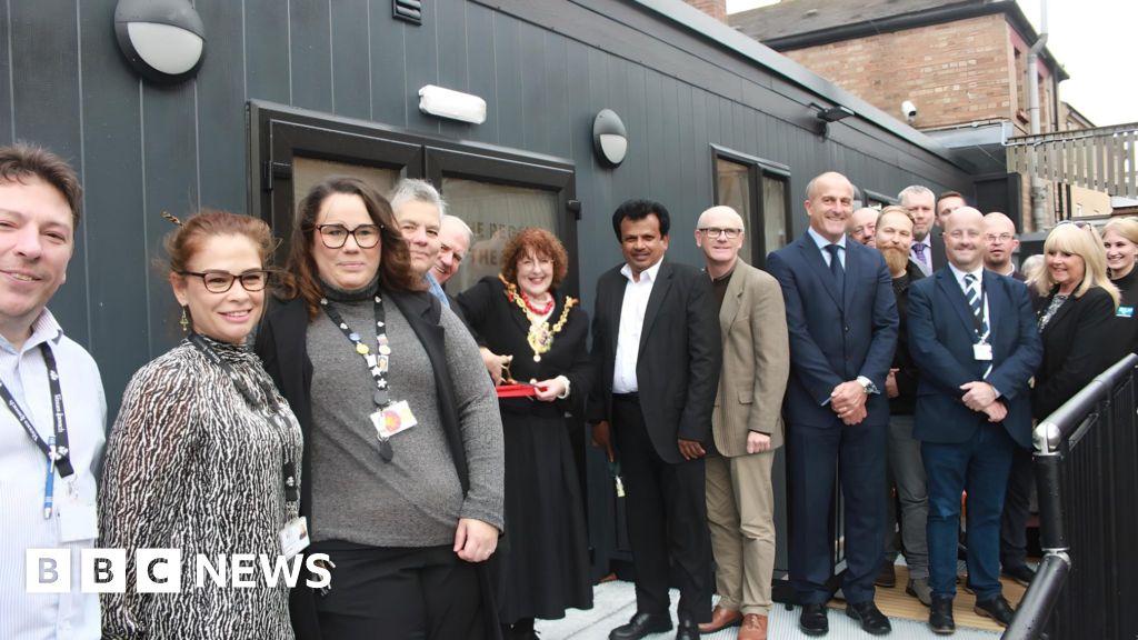 Ipswich Regent Theatre opens new backstage facilities - BBC News