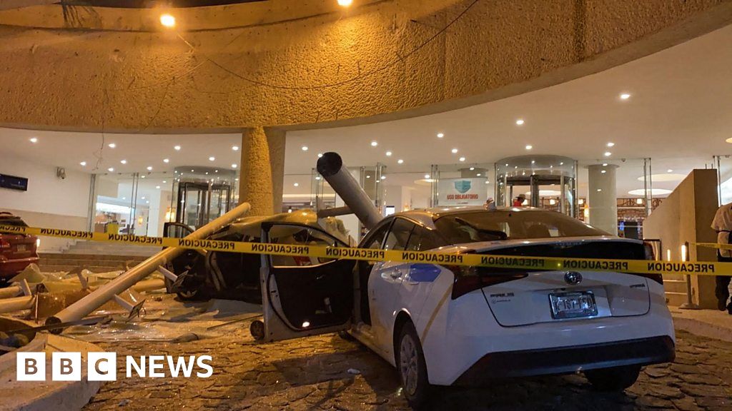 Mexico earthquake: Lights seen in sky during tremor near Acapulco