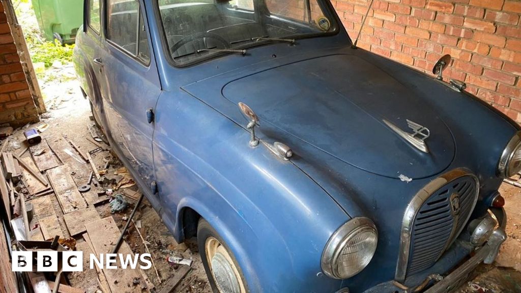 Austin A35 Sold For 4 500 After Almost 50 Years In Garage Bbc News