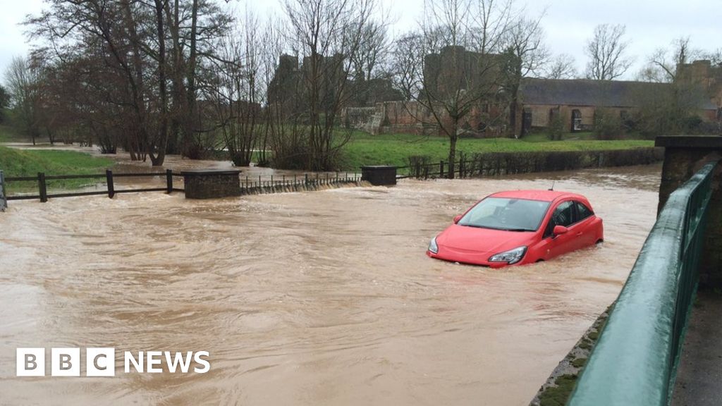 Flooding causes 14 Warwickshire schools to close 