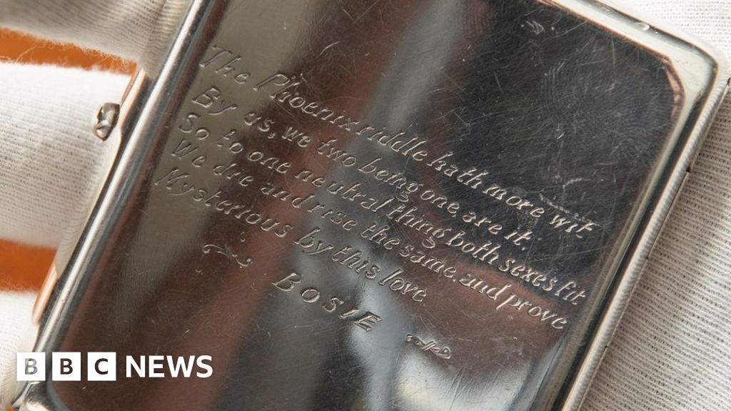 Oscar Wilde cigarette case to be auctioned
