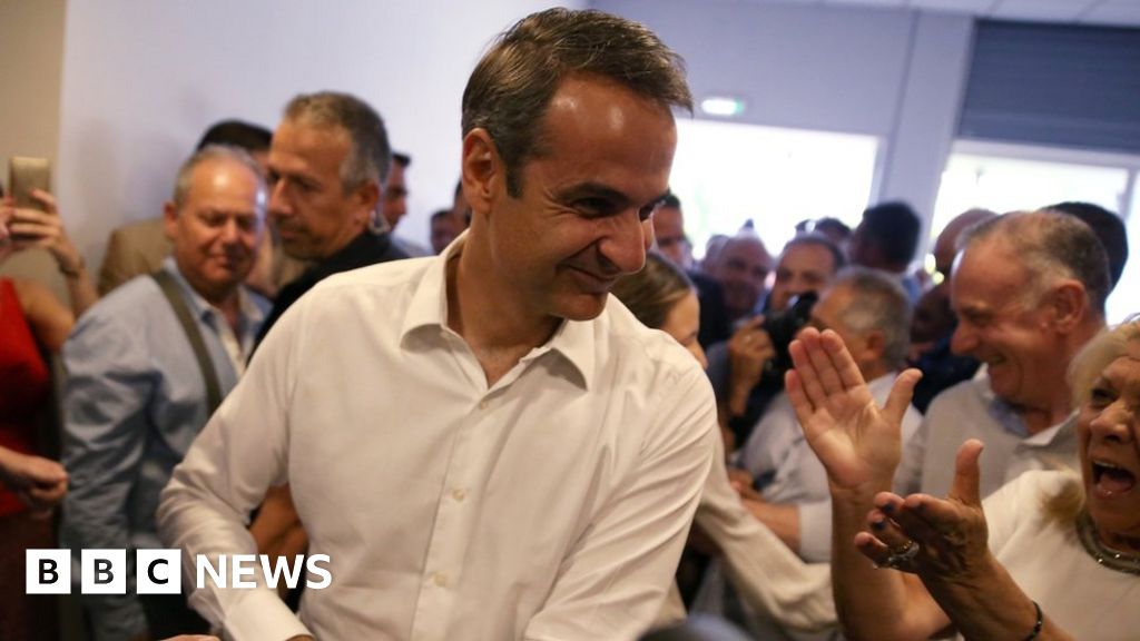 Greek elections: New Democracy on course for majority