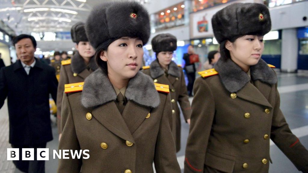 N Korean pop band Moranbong ends China goodwill tour - BBC News