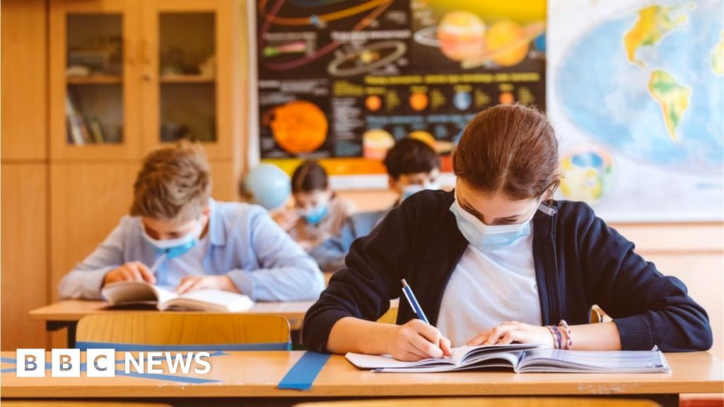 covid-in-scotland-senior-pupils-to-wear-masks-in-class-at-level-3-and-4
