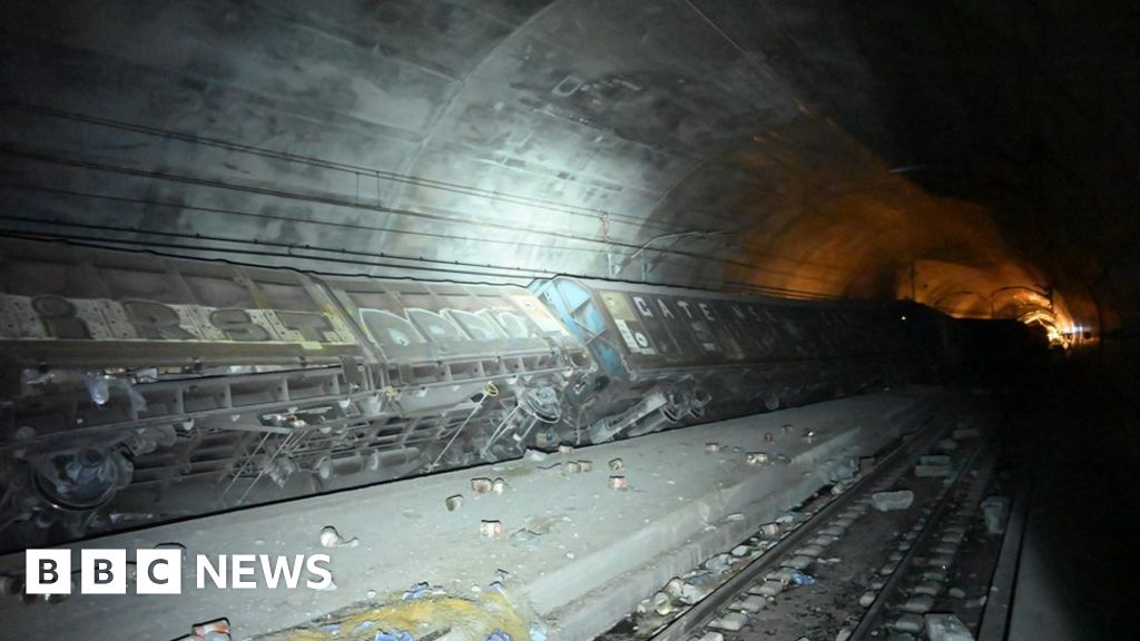 San Gottardo: la galleria ferroviaria più lunga del mondo è stata chiusa per mesi dopo un incidente stradale