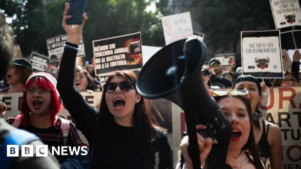 Протести при завръщането на бикоборството в Мексико Сити