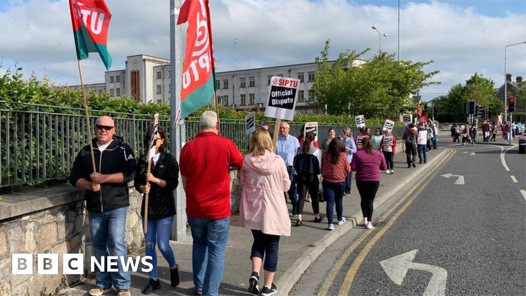 Republic of Ireland health support staff walk out on strike