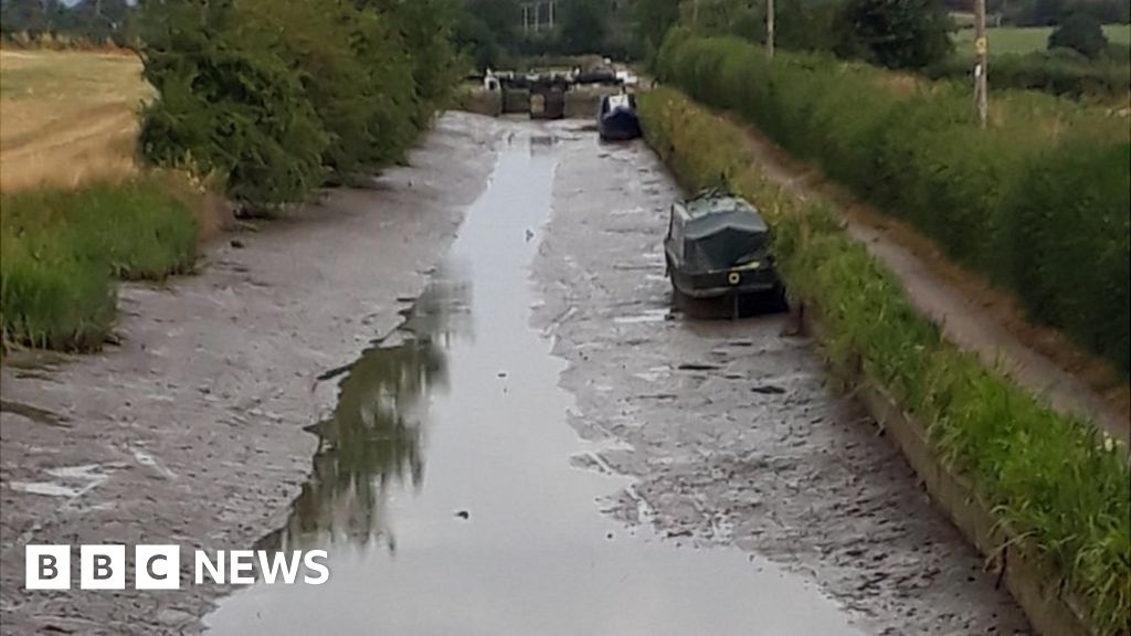Boater accidentally drains Kennet and Avon Canal