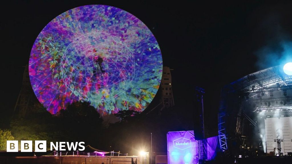 Giant Lovell radio telescope at Jodrell Bank to become space light show