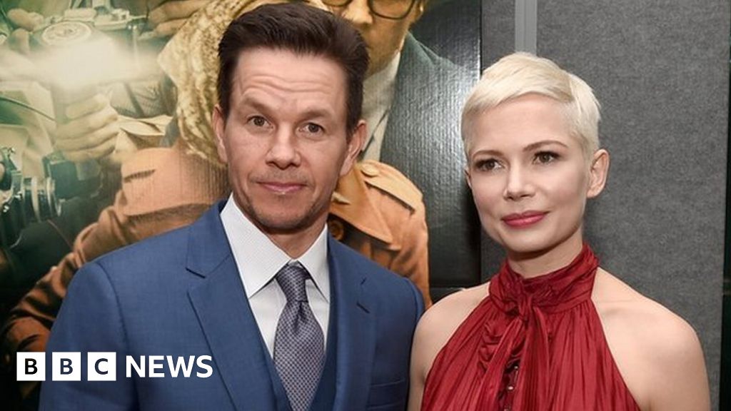 Mark Wahlberg Donates Reshoot Fee To Times Up Defence Fund Bbc News 