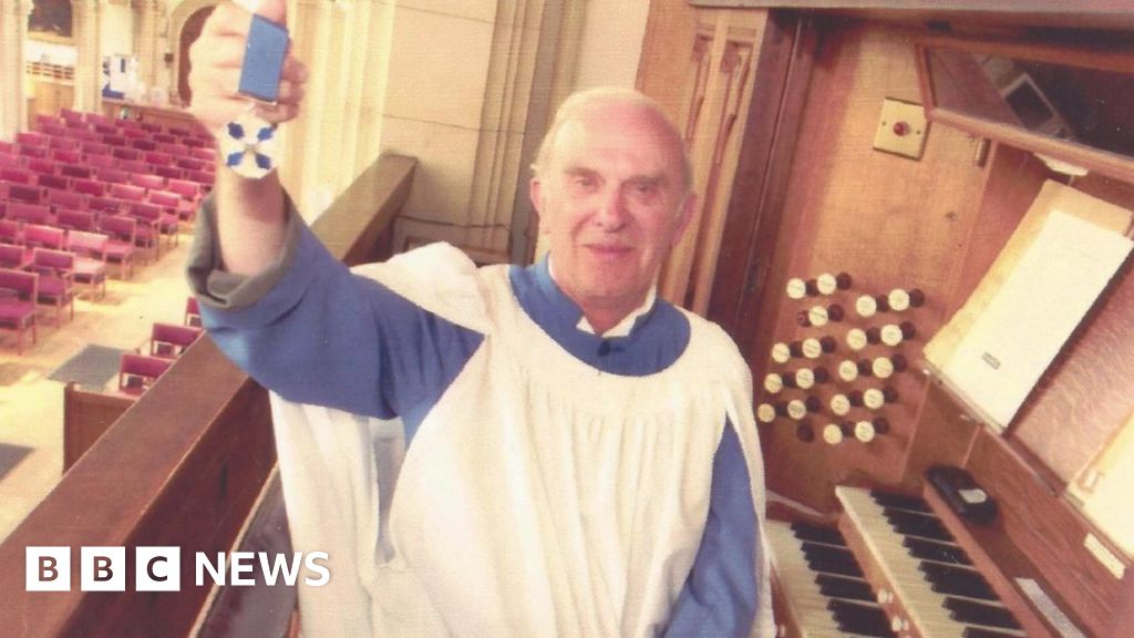 Bristol Church Organist Reg Parker Retires After 65 Years In The Job Bbc News 9822