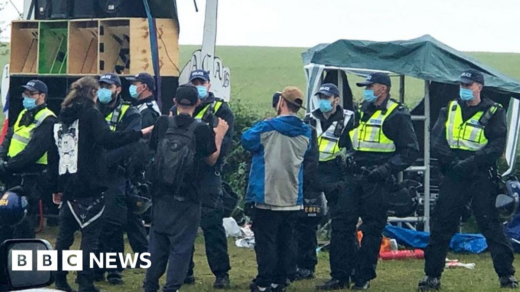 Steyning illegal rave: Dozens arrested as thousands party in national ...