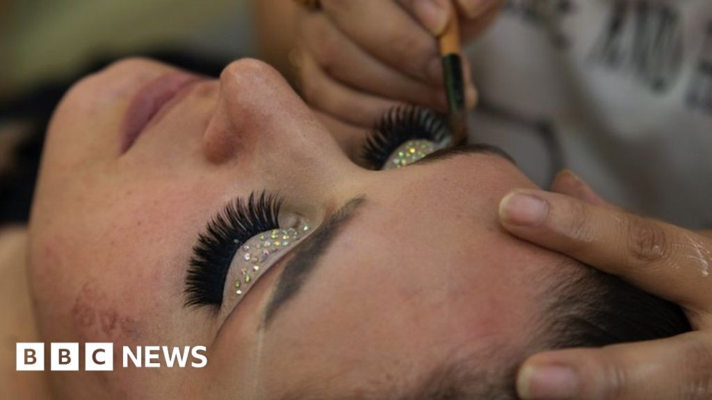 Taliban beauty salon ban: Three Afghan women mourn the end of a valued service