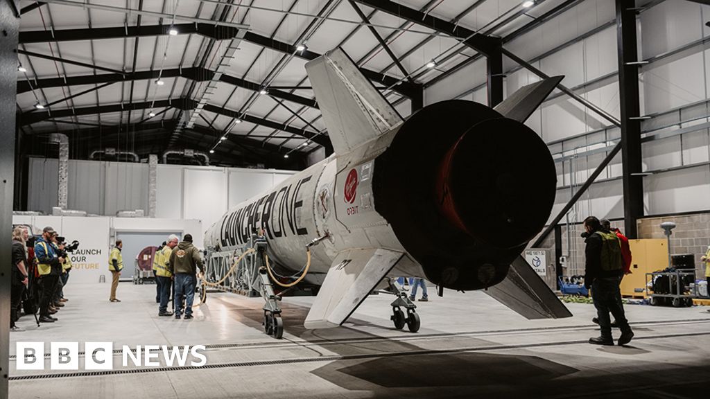 virgin-orbit-rocket-arrives-for-first-space-launch-from-uk
