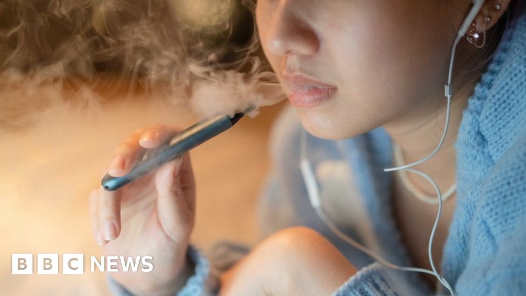 Rise in young women vaping daily in the UK