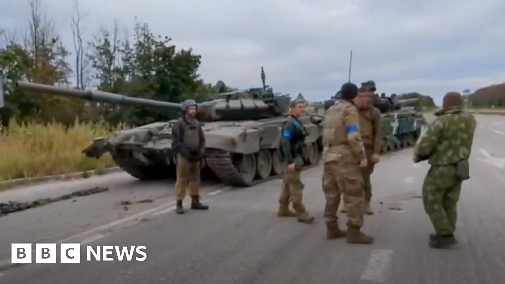 Russian tanks abandoned on retaken Ukrainian territory