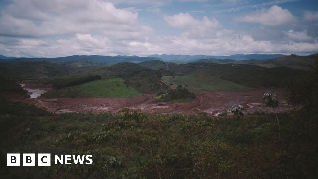 In pictures: Brazil dam burst aftermath - BBC News