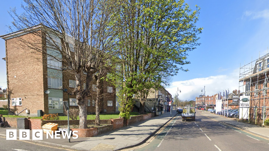 South Woodford crash Man dies after car crashes into building BBC News
