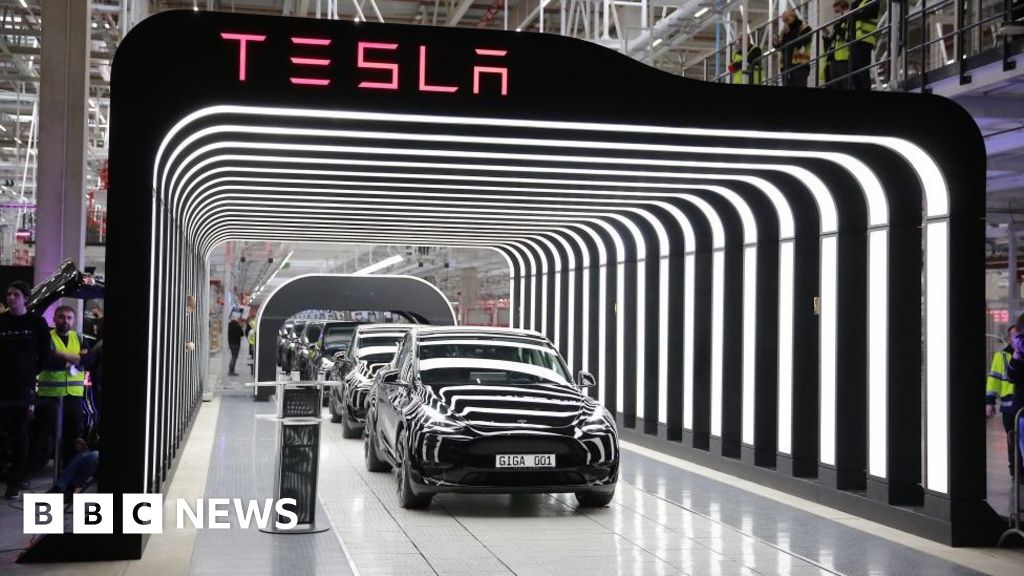 Tesla: Elon Musk opens 'gigafactory' near Berlin