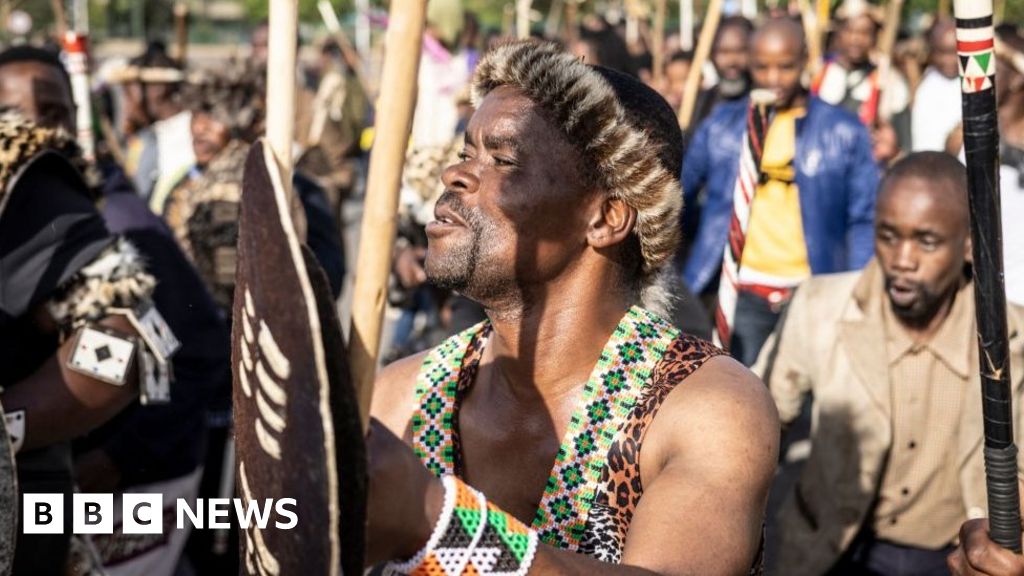 Zulu coronation: Crowds gather in South Africa for king Misuzulu coronation