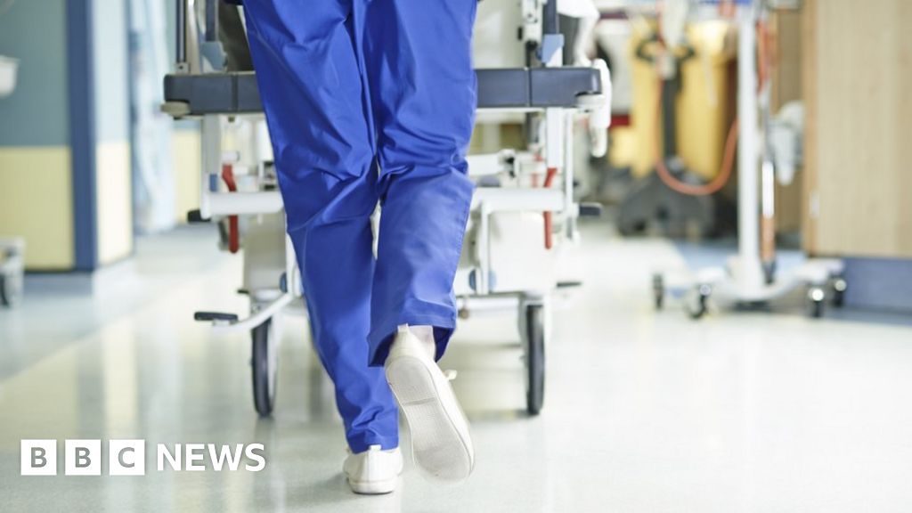 Meeting to avert junior doctors’ strike in England fails