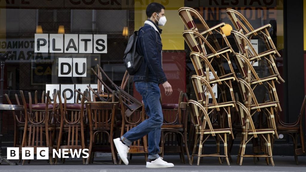 Covid: France aims to reopen cafes and restaurants in May