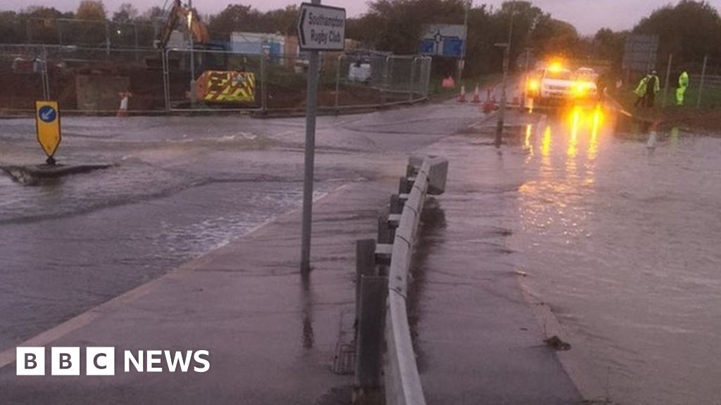 Water restored to 120 Southampton homes hit by burst water main BBC News