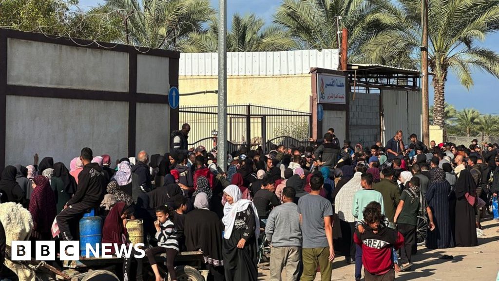 Anger and despair as Palestinians queue for supplies during truce