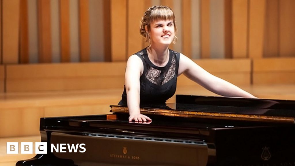 True Colors Festival: Blind pianist to perform in Japan - BBC News