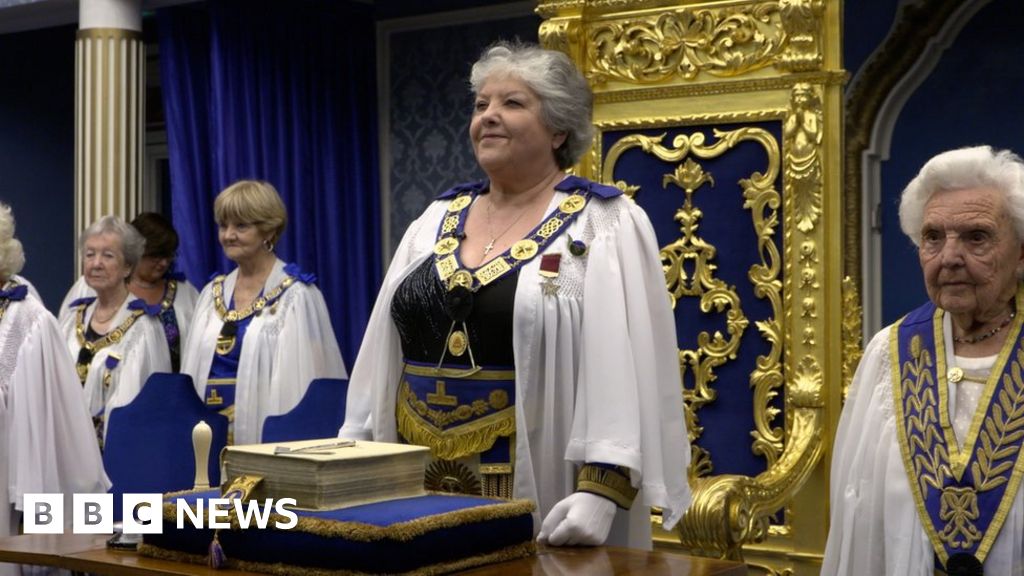 The secret ceremonies and rituals of female Freemasons - BBC News